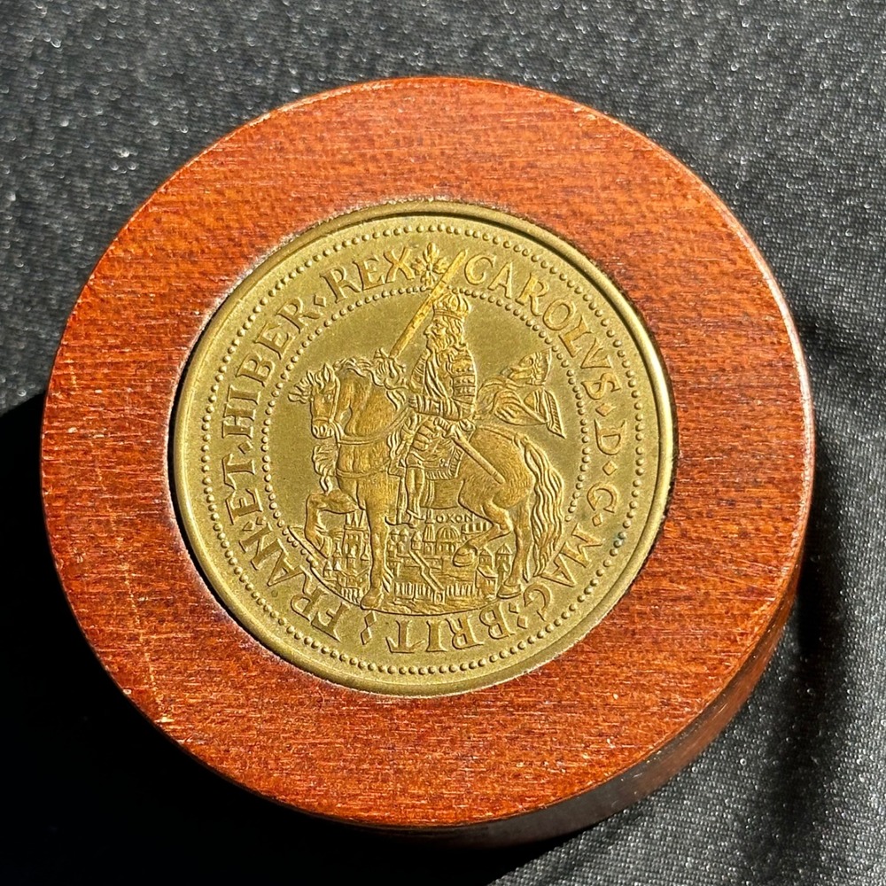 Vintage Wooden Trinket Box King Charles I Brass Medallion Inlay Brown Good